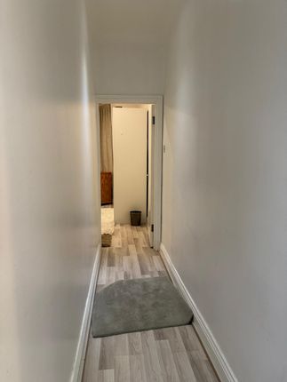 Ground Floor, Ilford photo 5