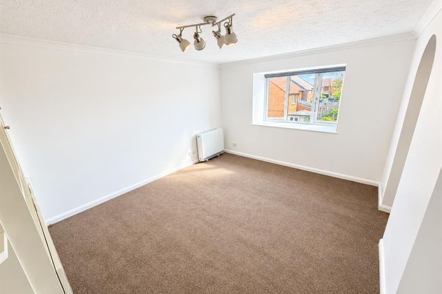41, Bull Close, Grays photo 4