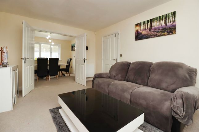 48, Thompson Way, Kettering photo 3
