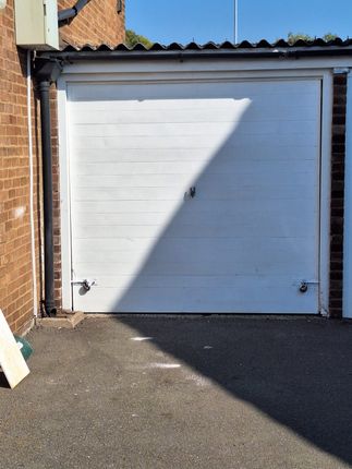 Parking/garage for sale in Bath Road, Hounslow