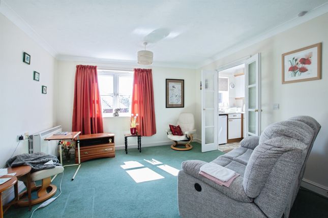 Flat 28, Kings Court, Salisbury Street, Fordingbridge photo 2