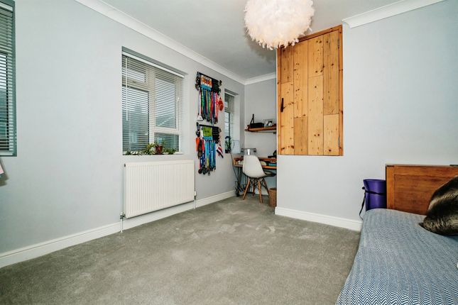 Flat for sale in Hardwick Road, Hove