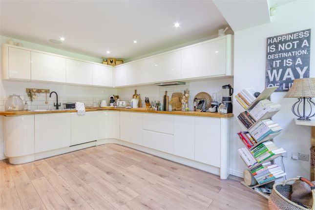 3, Harlech Gardens, Pinner photo 3