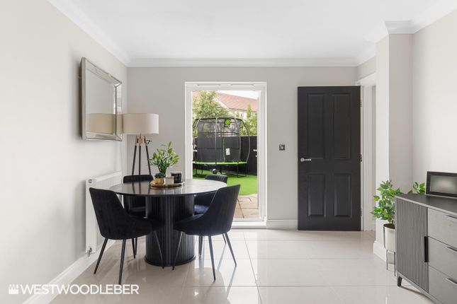 33, Robinia Road, Broxbourne photo 4