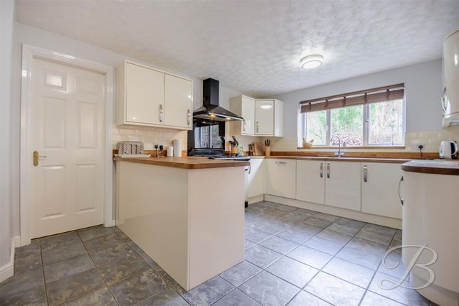 14, Chestnut Close, Harlow Wood photo 3