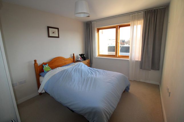 Flat for sale in Ducrow Court, Backfields, Bristol
