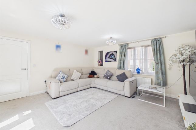 2, Merryweather Street, Aylesbury photo 3