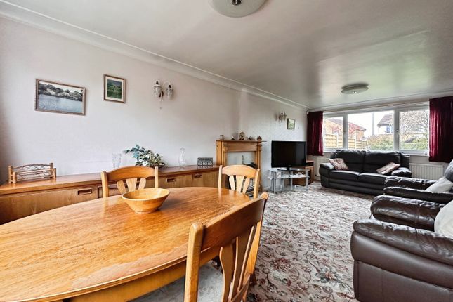 17, Thirlmere Gardens, Leeds photo 4