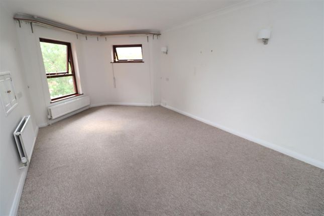 Flat 36 Heathside, Finchley Road, London photo 5