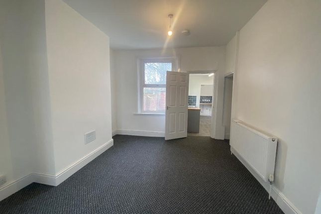Albert Avenue, Wellsted Street, Hull photo 2