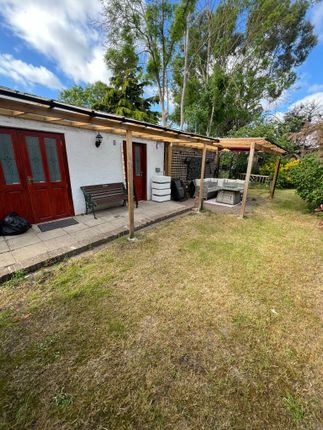 47, Stanley Road North, Rainham, England photo 4