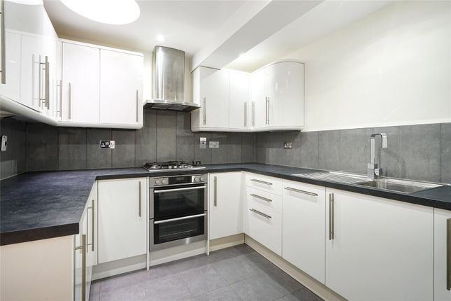 37, Buckingham Gate, London photo 3