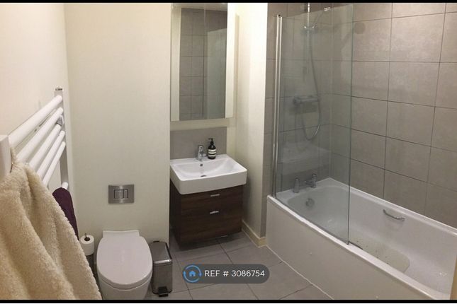 Tawny Court Shearwater Drive, London photo 4