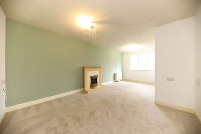 Flat 19, Hutchings Lodge High Street, Rickmansworth photo 2