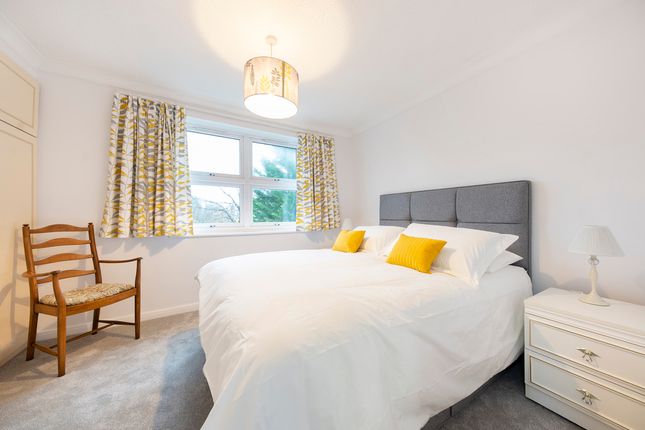 Flat 2 Quadrangle Lodge, 40 Queens Road, London photo 2