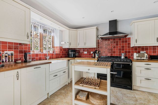 Oak Tree Cottage, 5 Overdales, High Wycombe photo 3