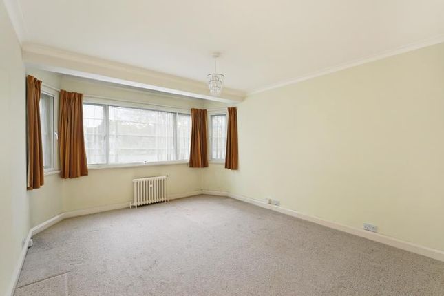 Flat for sale in Sheen Court, Richmond