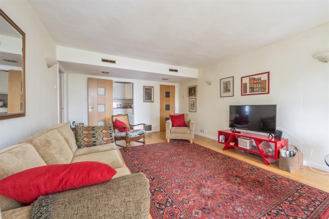 Flat for sale in Woodford Road, London