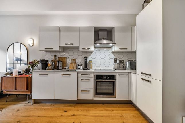 Flat for sale in Wilmer Place, Stoke Newington, London