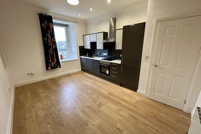 Flat to rent in Forfar Road, Dundee