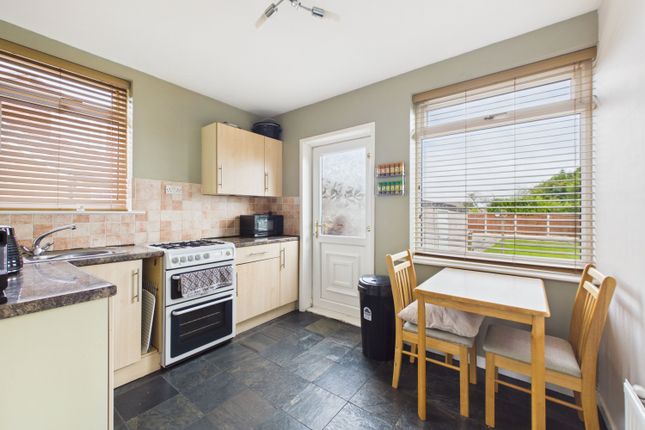 17, Scott Green Crescent, Leeds photo 2