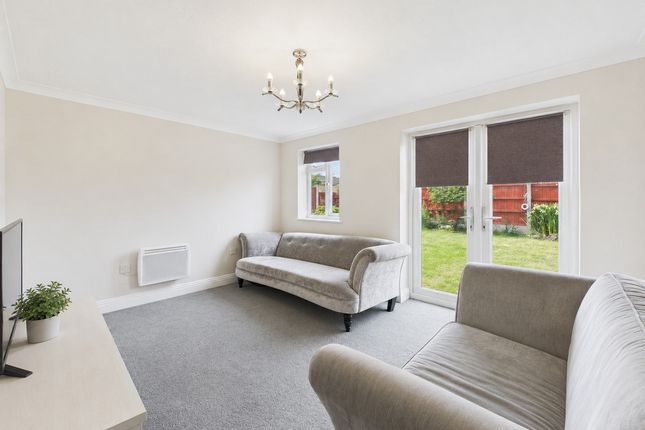 Flat 6a, Pine Close, Canvey Island photo 2