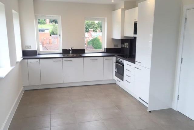 Flat to rent in St. Oswalds Hospital, Upper Tything, Worcester