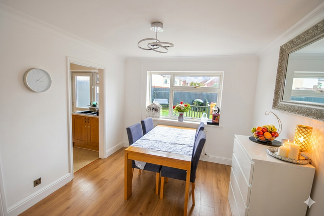 31, The heathlands, Gilfach Goch photo 4