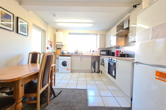 Room 4, 170 Victoria Road, Cambridge photo 5