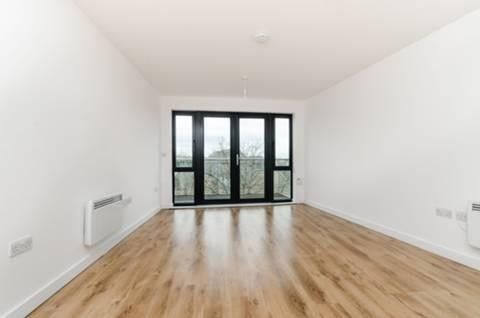 Flat to rent in Arc Court, Friern Barnet Road, London