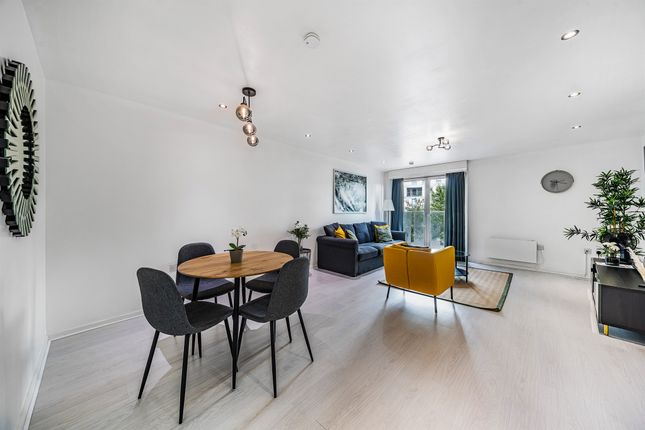 Flat for sale in Biscayne Avenue, Canary Wharf, London