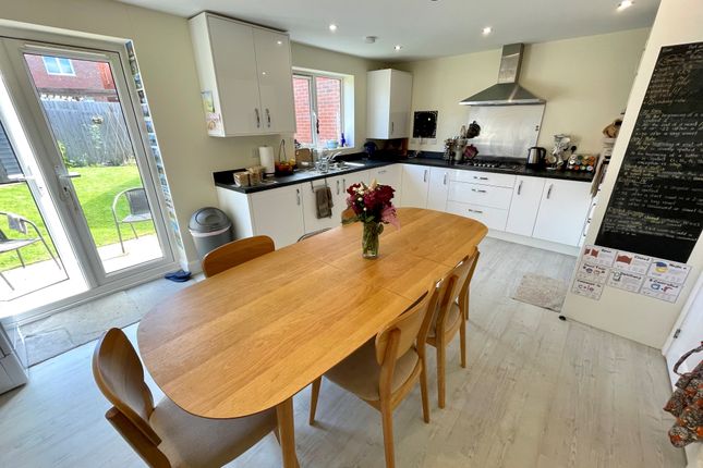 7, Bonnie Close, Derby photo 2