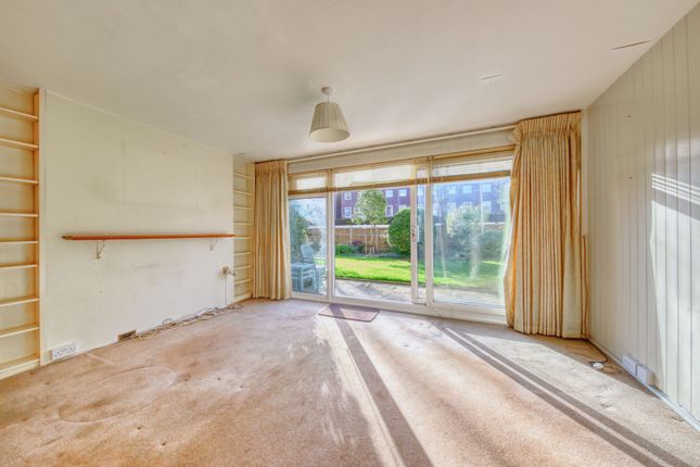17, Broom Close, Teddington photo 3
