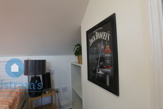 Room to rent in Room 4, Woodborough Road, Nottingham