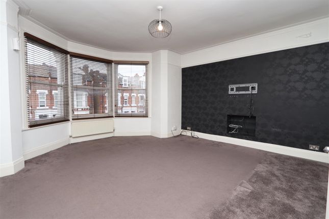 Flat for sale in Park Avenue, Palmers Green