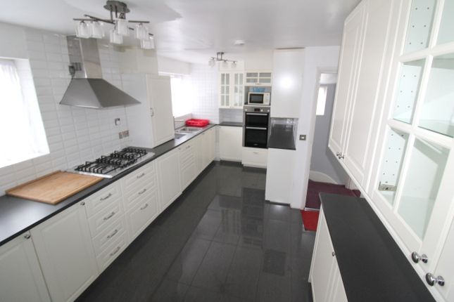 76, Rowan Road, West Drayton photo 4