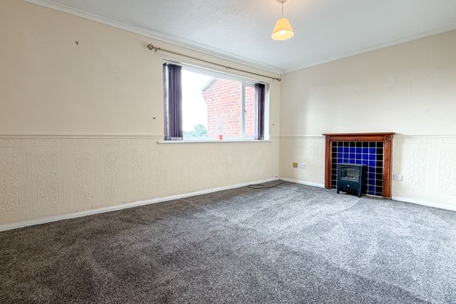 19, Woodside Court, Attleborough photo 2