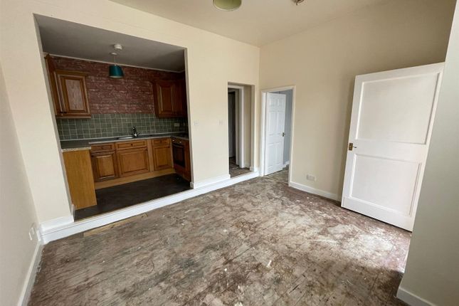 Flat 2, Albion Court, Commonside, Brierley Hill photo 3