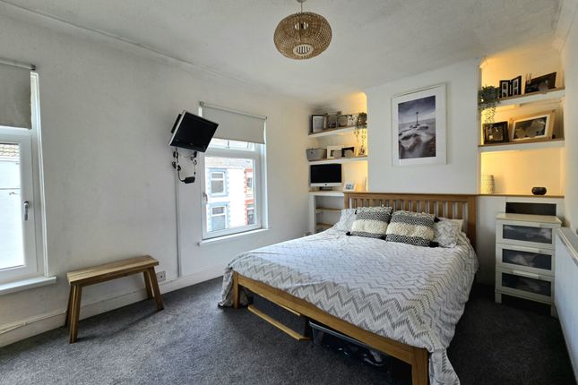 41 Cheltenham Terrace, Bridgend photo 3