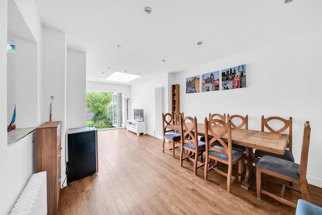 24, Oak Tree Gardens, Bromley photo 4
