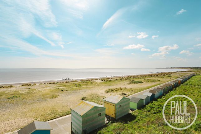 23, Beach Hut, Lowestoft photo 2