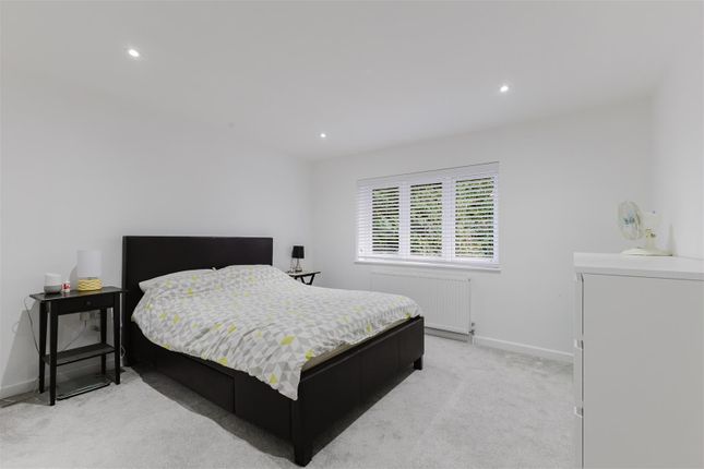 10, The Mallows, Ickenham photo 4