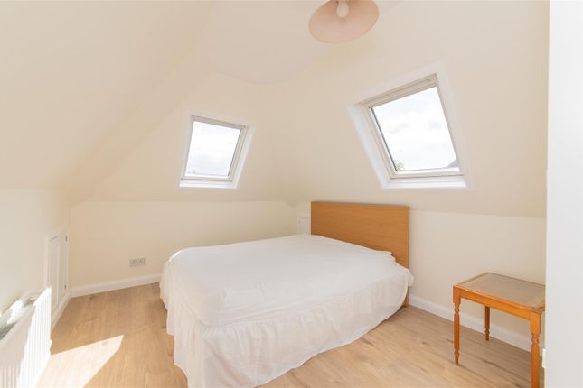 Flat for sale in Helenslea Avenue, Golders Green, London