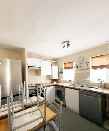 2 Alders Close, london photo 4