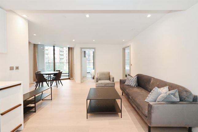 Flat to rent in Westmark Tower, 1 Newcastle Place, London