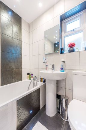 Flat for sale in Connaught Road, Ealing, London