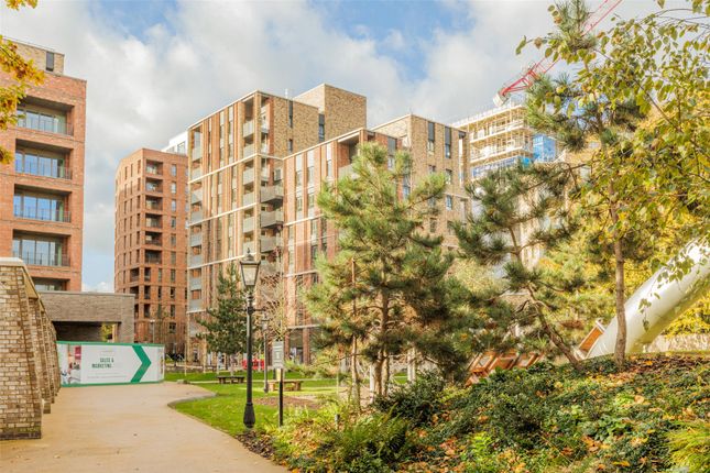 Flat for sale in Brook Road, Clarendon, Hornsey