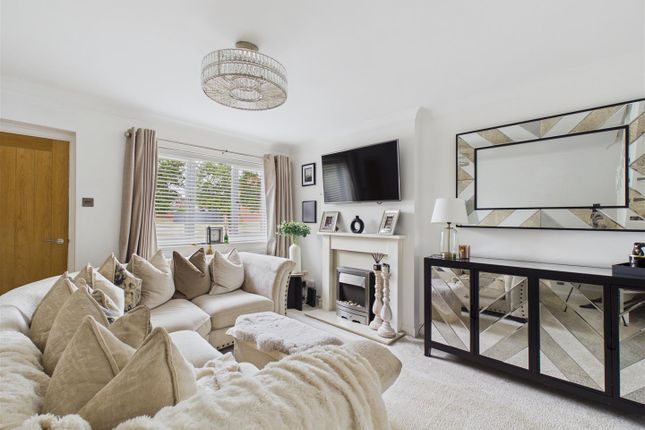 7, Lowfields Walk, Stockton-On-Tees photo 3