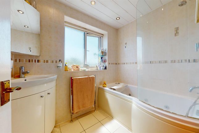 11, Royden Crescent, Billinge photo 4
