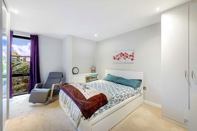 3, Baltic Avenue, Brentford photo 4